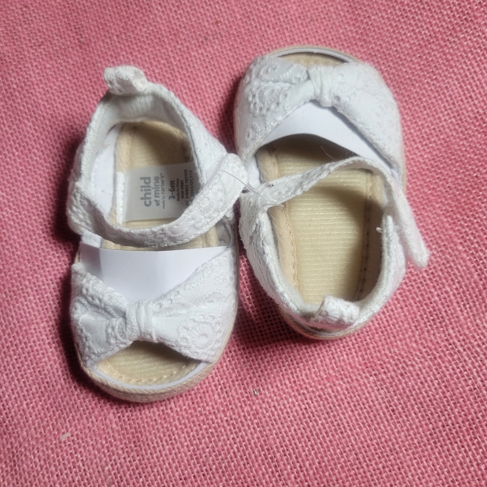 🚩Summer Sale🚩White Childrens Sandles NWT Soft Eyelet Fabric